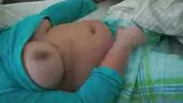 پورنو بدون ثبت نام  یک زن جوان آلمانی در جوراب های سفید استمناء می کند عكس كير در كوس و در خیابان رابطه جنسی برقرار می کند