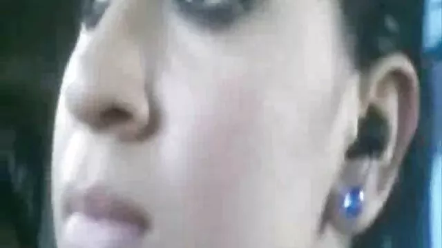 پورنو بدون ثبت نام  زن با سوختن شمع موم را روی سینه انجمنکیر توکس می ریزد و چت جنسی پیدا می کند